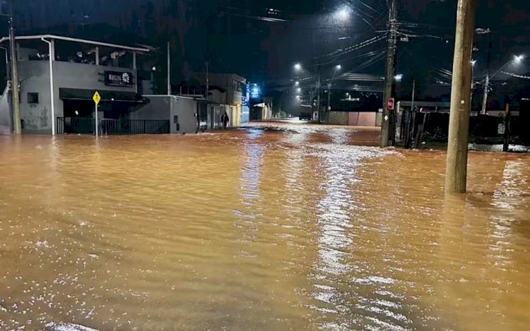 Três famílias seguem desabrigadas após chuva histórica que alagou e causou transtornos em Pouso Alegre, MG