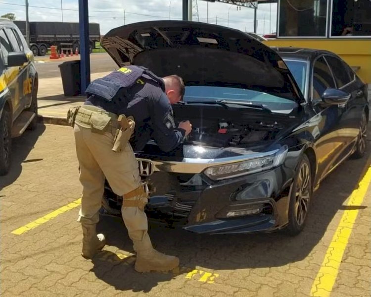 Carro de luxo roubado há três anos é recuperado em rodovia de MG