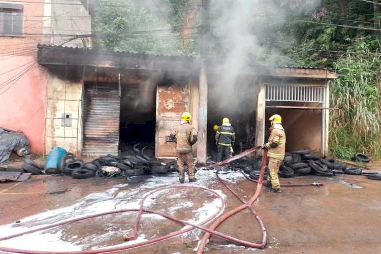 Borracharias ficam destruídas após incêndio