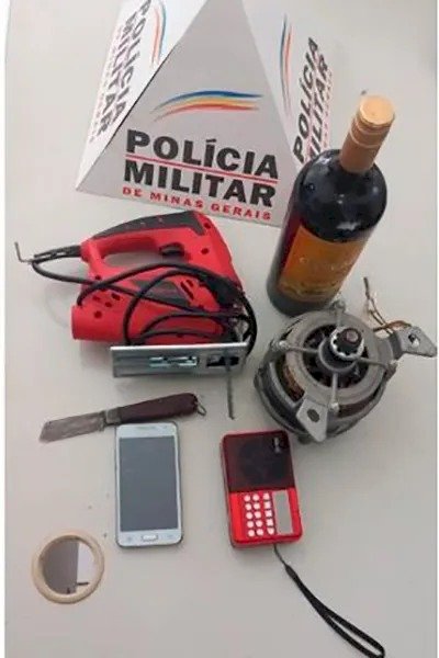 Homem é preso por furtar garrafa de vinho, caixa de som e serra tico-tico