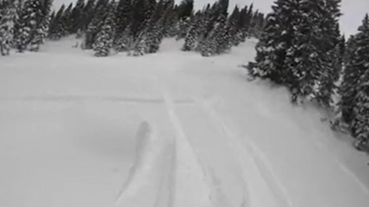 Vídeo: pilotos de moto de neve são soterrados por avalanche silenciosa nos EUA