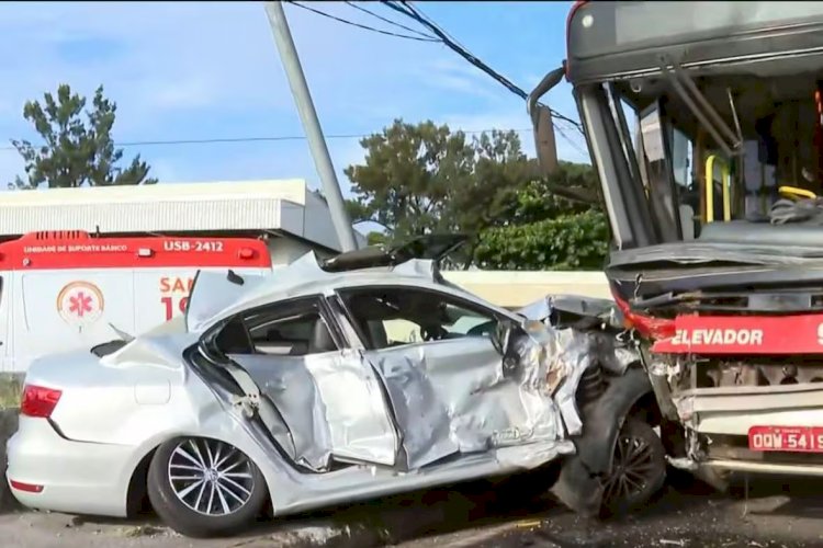 Motorista que bateu em ônibus em BH estava bêbado, sem CNH e com IPVA atrasado