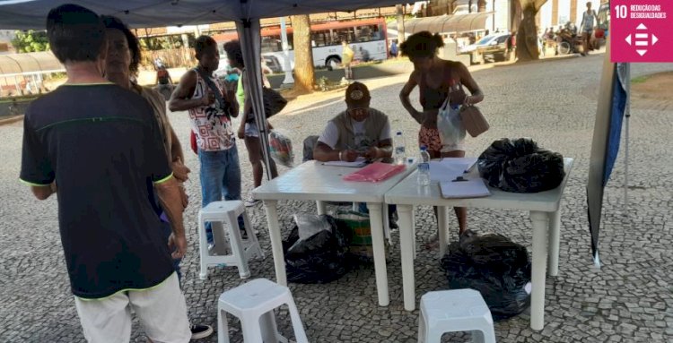 Serviço Especializado de Abordagem Social orienta população em situação de rua na Praça da Estação