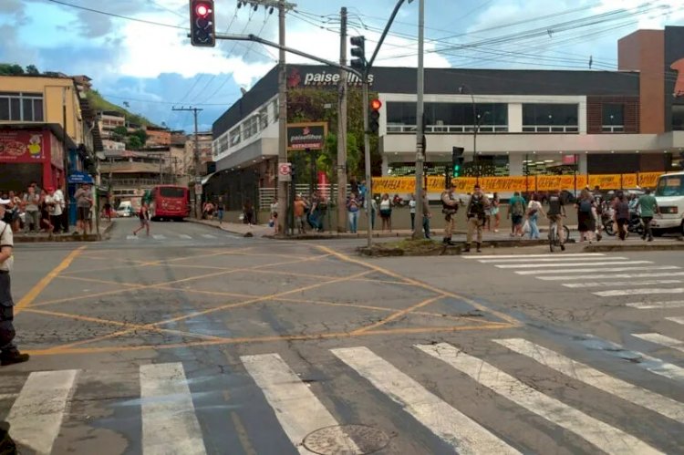 Motociclista morre após bater em traseira de ônibus na Zona Norte