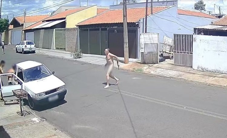 Homem pelado mata o enteado a facadas; veja imagens