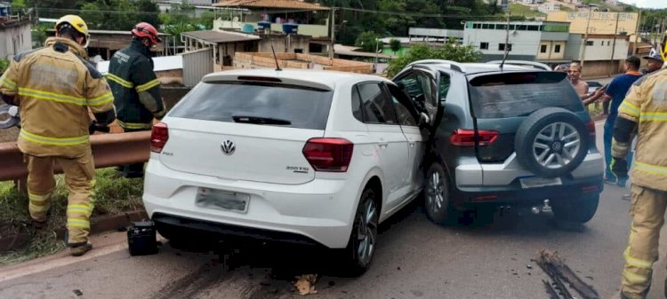 Três pessoas são socorridas após acidente na BR-040 em Lafaiete