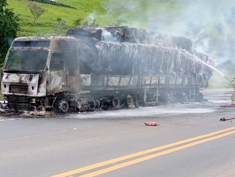 Carreta carregada com papel higiênico pega fogo na BR-116