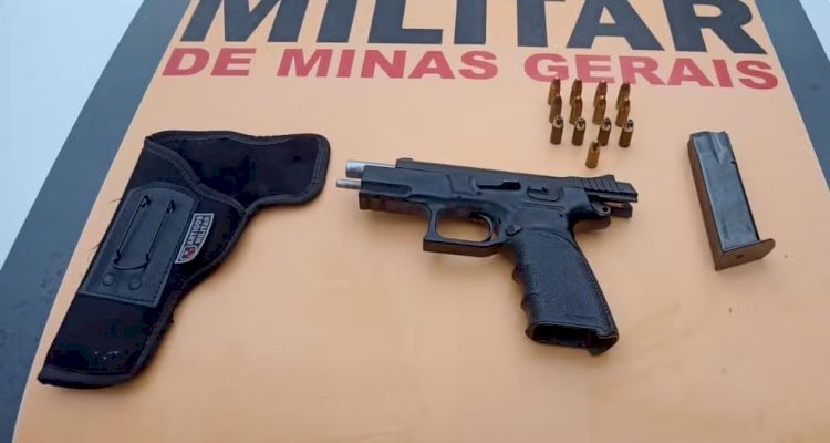 Homem é preso com pistola israelense dentro de caminhonete na MG-353