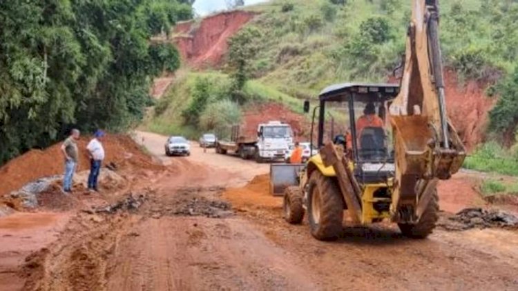 Estradas de Minas: chuva causa buracos, deslizamentos e bloqueios nas estradas