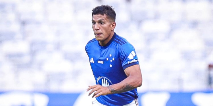 Julgamento que pode deixar Lucas Romero fora de 12 jogos do Cruzeiro ocorre nesta quinta