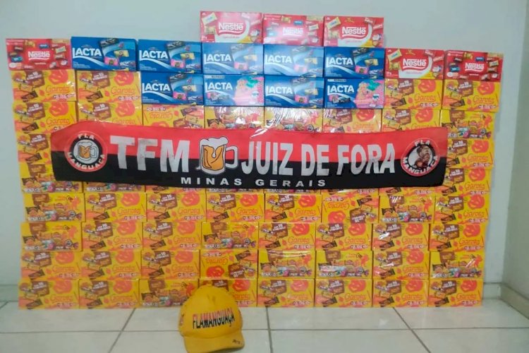 Torcida organizada do Flamengo de JF arrecada chocolates para crianças carentes