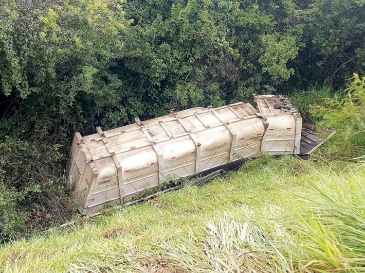 Motorista de carreta morre após colidir com outra que aquaplanou na BR-354, em Formiga