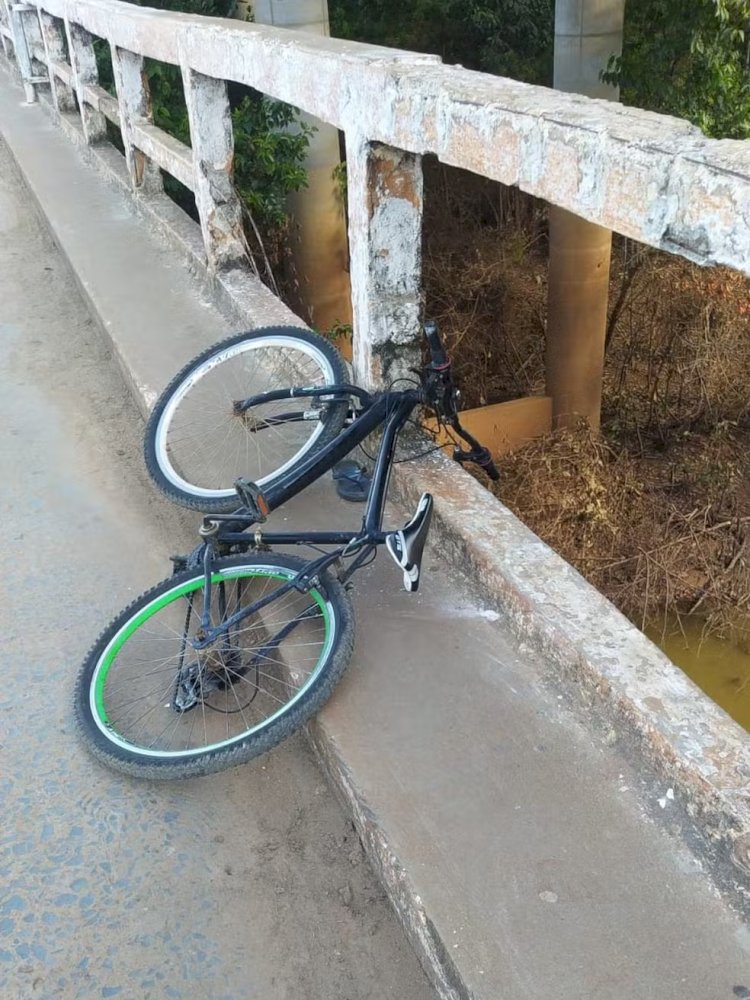 Ciclista desaparece no Rio Verde, em Jaíba, após cair de ponte