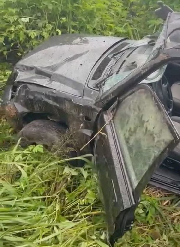 Capotamento de carro deixa uma jovem morta e três feridos na BR-262