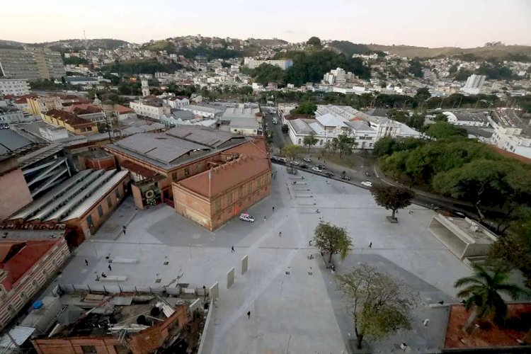 Corpo é encontrado em praça no Centro de Juiz de Fora