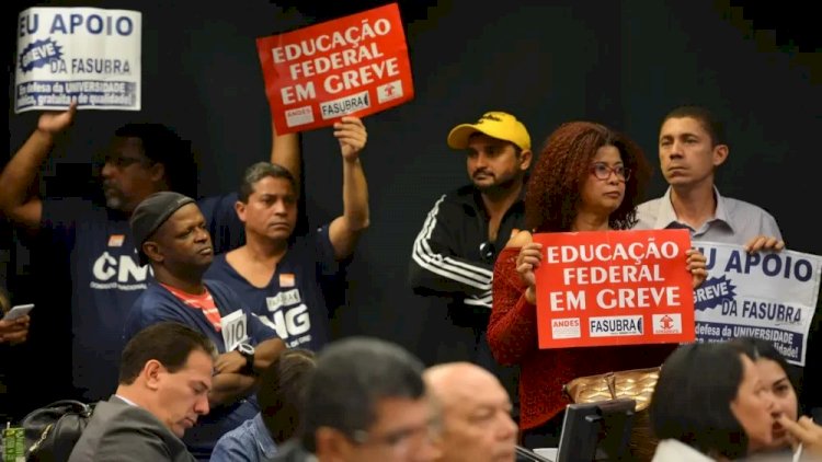 UFMG tem paralisação na quarta (3), e assembleia definirá se professores entram em greve