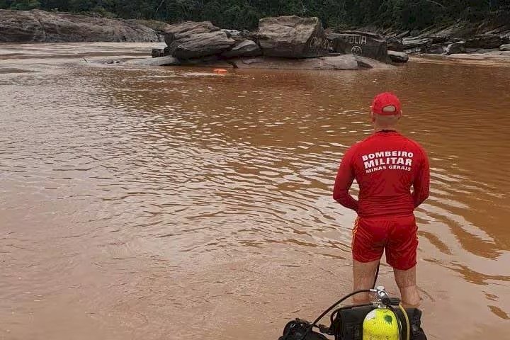 Corpos de homens que pularam em rio para salvar jovem são encontrados em MG