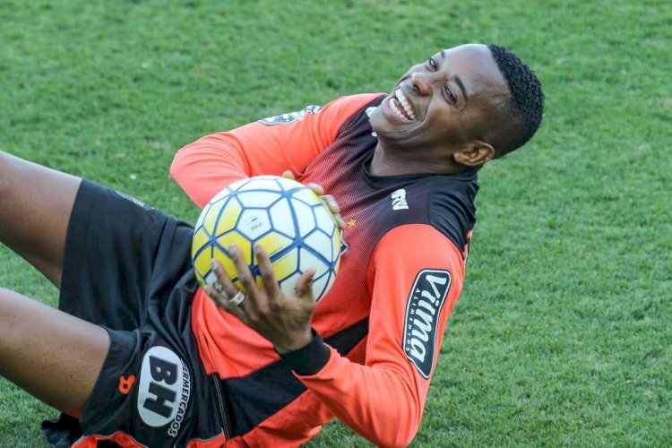 Robinho é liberado para futebol, aulas de inglês, teatro e música na cadeia