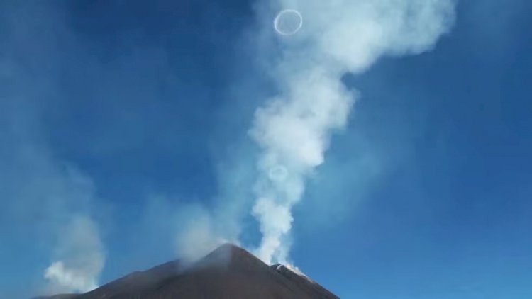 Vulcão Etna solta anéis de fumaça na Itália; assista