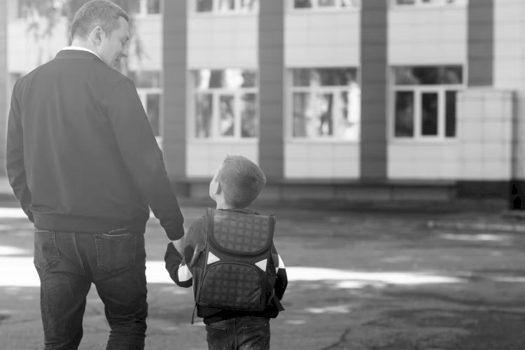 Escola vai indenizar pais em R$ 20 mil após entregar criança para desconhecido