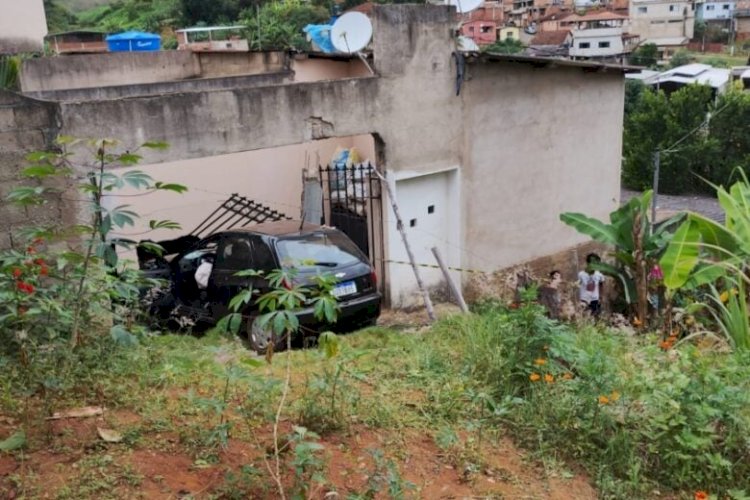 Após perder controle, carro bate contra uma casa na BR-381, em Bela Vista de Minas; uma pessoa morreu no acidente