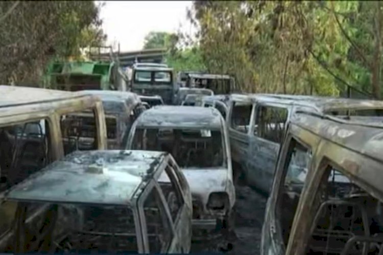 Incêndio destrói 16 carros em pátio da prefeitura de Vespasiano, na Grande BH