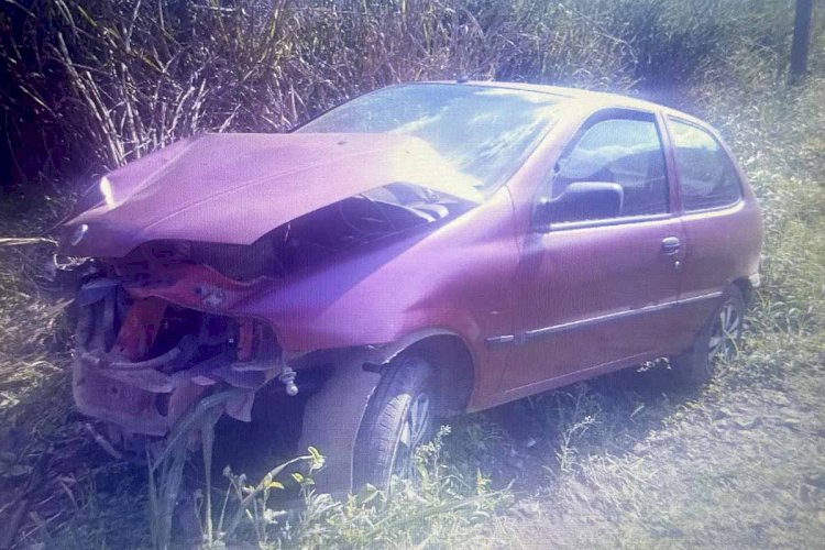 Carro é atingido por trem após apresentar falha mecânica