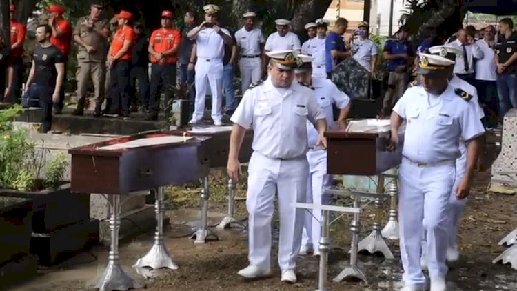 Veja fotos do sepultamento dos corpos encontrados à deriva no Pará