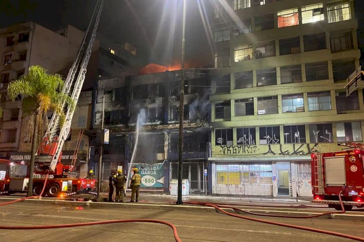 Vídeo: Incêndio em pousada de Porto Alegre deixa ao menos 9 mortos