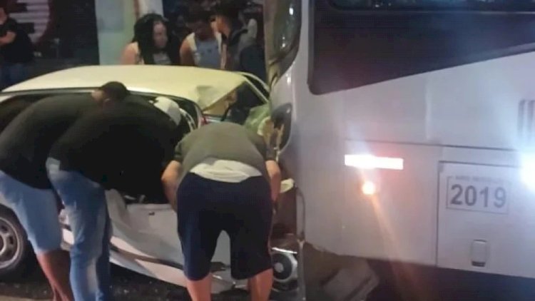 Três morrem e dois ficam gravemente feridos em acidente entre carro e ônibus em SP