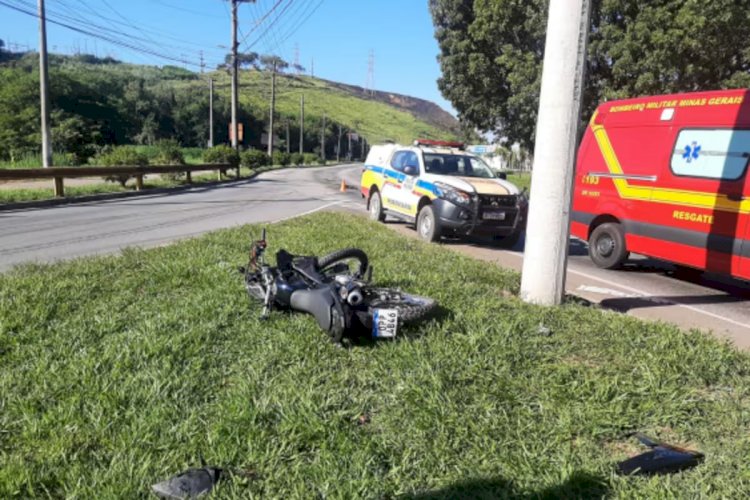 Motociclista passa mal, bate em poste e morre na BR-381, em MG