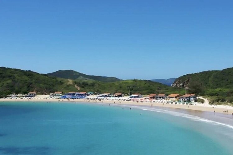 Quiosques de praia de Cabo Frio são demolidos por ordem da Justiça