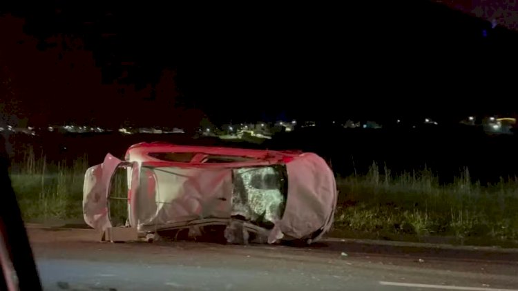 Gestante de 19 anos arremessada de carro em acidente na BR-040 está em coma em Juiz de Fora