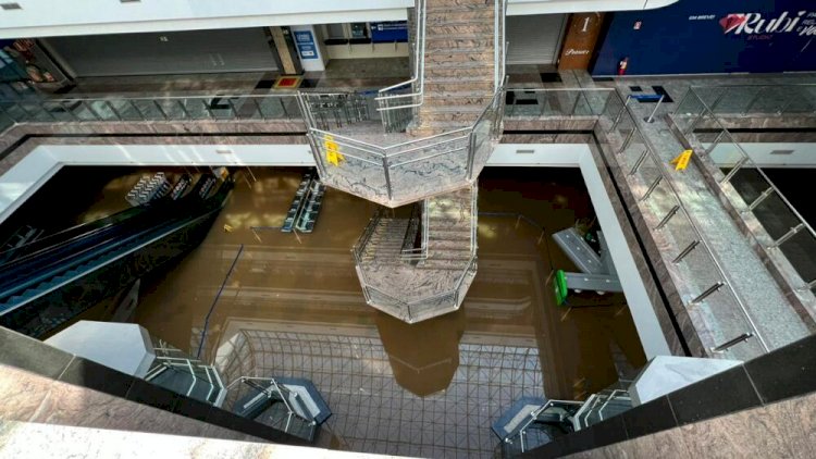 Aeroporto de Porto Alegre é tomado por enchente e suspende operações; veja fotos