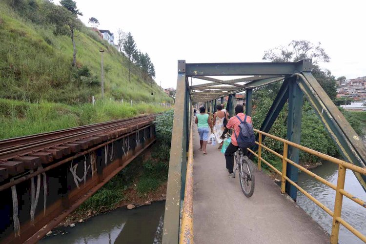 Polícia trabalha com duas hipóteses sobre desaparecimento de mulher na linha do trem