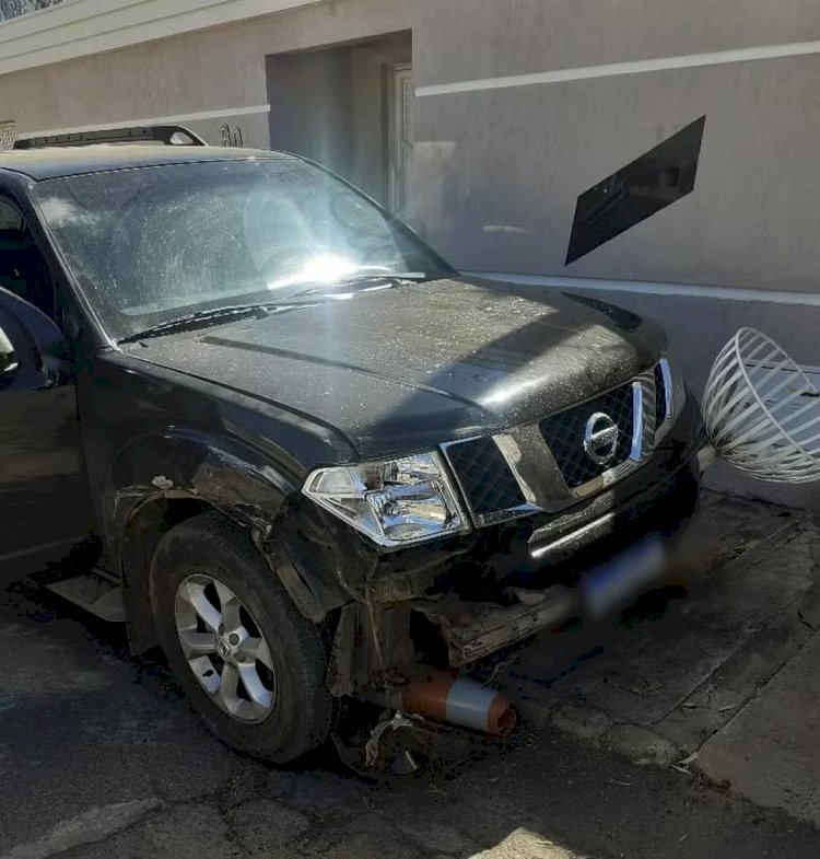 Policial federal morre após passar mal ao volante e bater em quatro carros, em Montes Claros