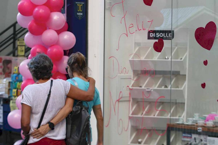 Movimento no comércio cresce às vésperas do Dia das Mães