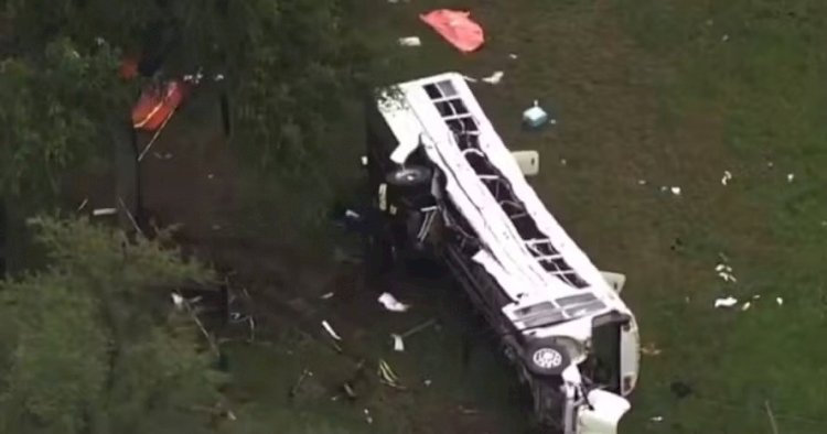 Oito pessoas morrem e 40 ficam feridas em grave acidente de ônibus na Flórida, EUA