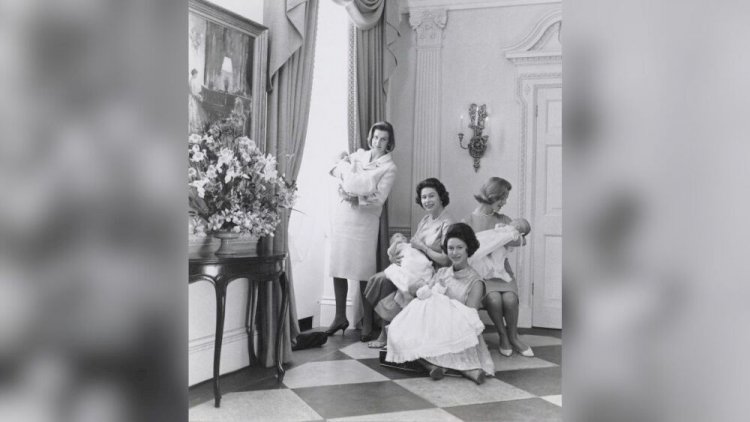 Fotos inéditas da família real são mostradas em exposição no Palácio de Buckingham; veja