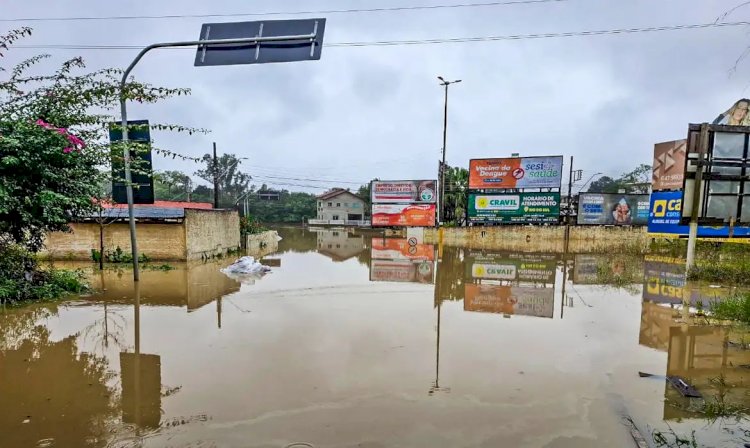 Chuvas em Santa Catarina obrigam 925 pessoas a abandonar casas