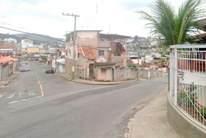 Caminhão-guincho em marcha a ré atropela e mata pedestre