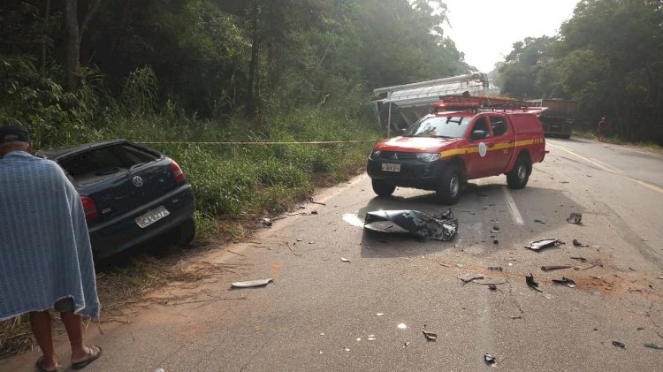 MG-434: Batida entre carro e caminhão deixa um morto e um ferido