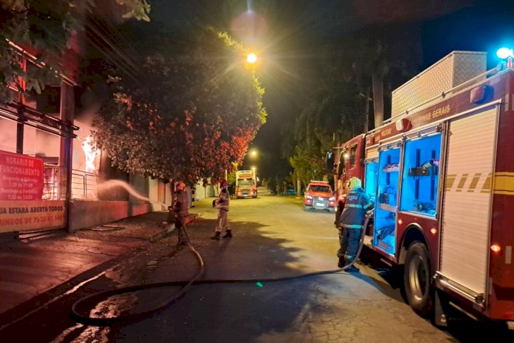 Incêndio em supermercado é debelado pelos Bombeiros