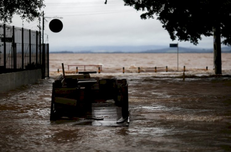 Nível do Guaíba volta a subir e Porto Alegre tem pontos de alagamentos nesta segunda