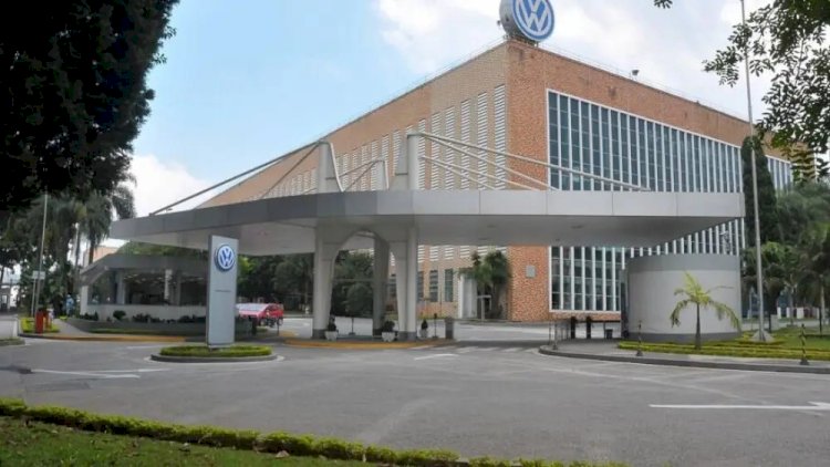 Funcionários de fábricas da Volkswagen em SP voltam ao trabalho após pausa por impacto de enchentes no RS