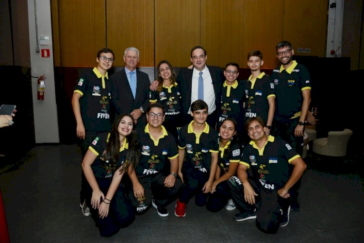 Alunos do Sesi Barbacena, de Minas Gerais, são vice-líderes em Torneio Mundial de robótica nos Estados Unidos