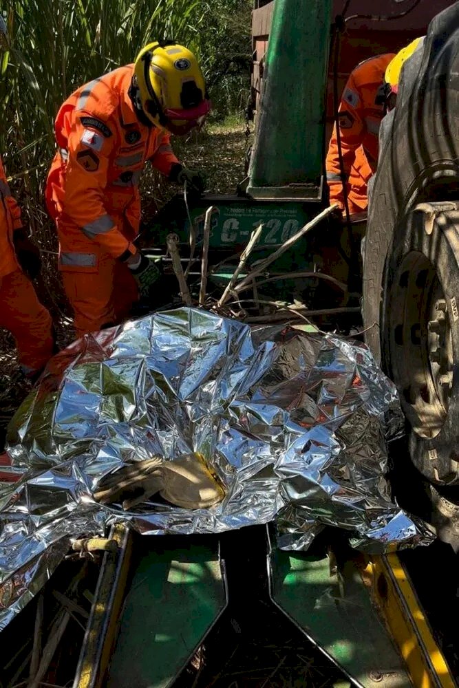 Homem morre após ficar preso em máquina de cortar cana