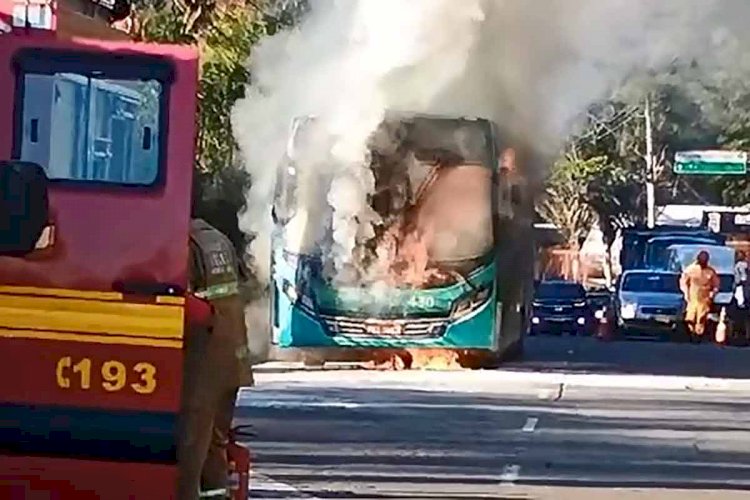 VÍDEO: Ônibus pega fogo na Zona Nordeste de Juiz de Fora