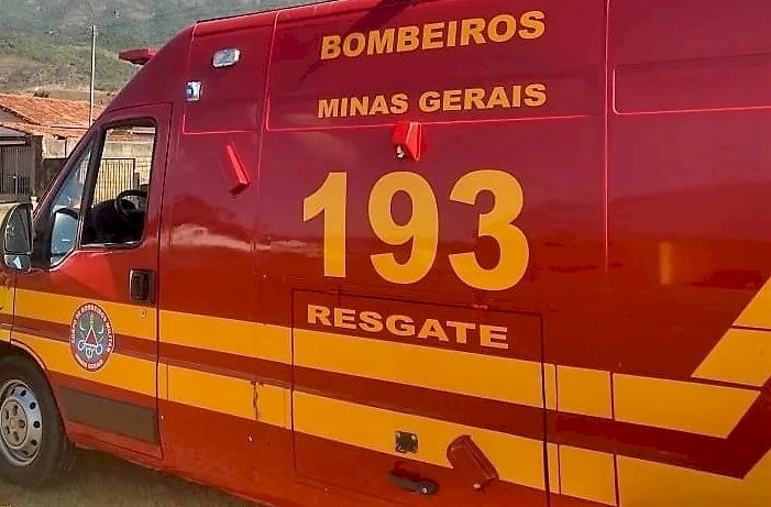 Durante troca de pneu, homem morre atropelado e outro fica ferido na BR-365