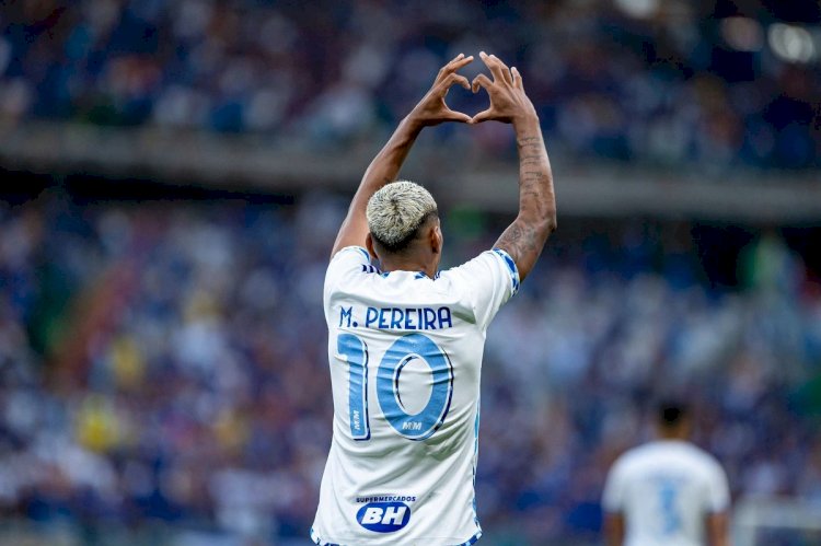 Matheus Pereira assina contrato, e camisa 10 é do Cruzeiro oficialmente